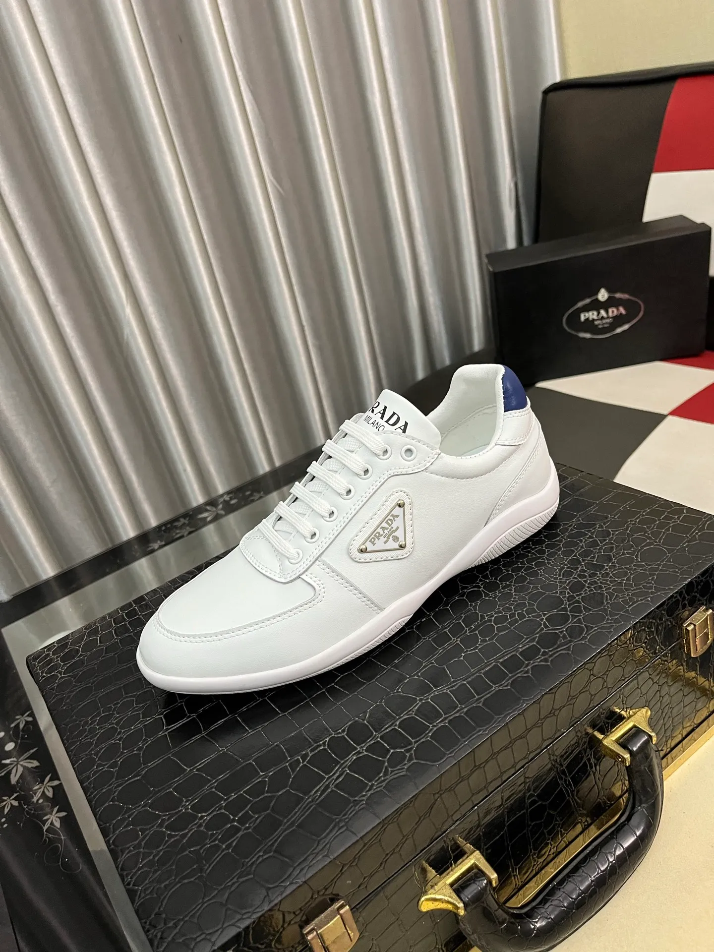 Men's Men's Shoes💰440⌚️⌚️《PRADA*》The latest and most popular casual shoes, top brand [seduce] luxury~purchasing agent, top~quality. [Strong] The upper is made of imported breathable cowhide with material ➕ breathable sheepskin feet (•) and fine workmanship. Original stylish and stylish soft rubber wear-resistant outsole, light and comfortable on the foot, size: 38-443️⃣colors available